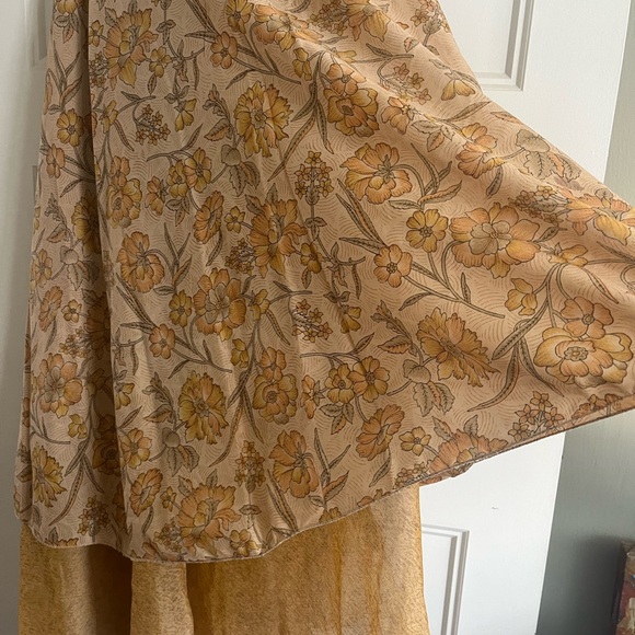 100% Silk Skirt from Nepal - Picture 6 of 7